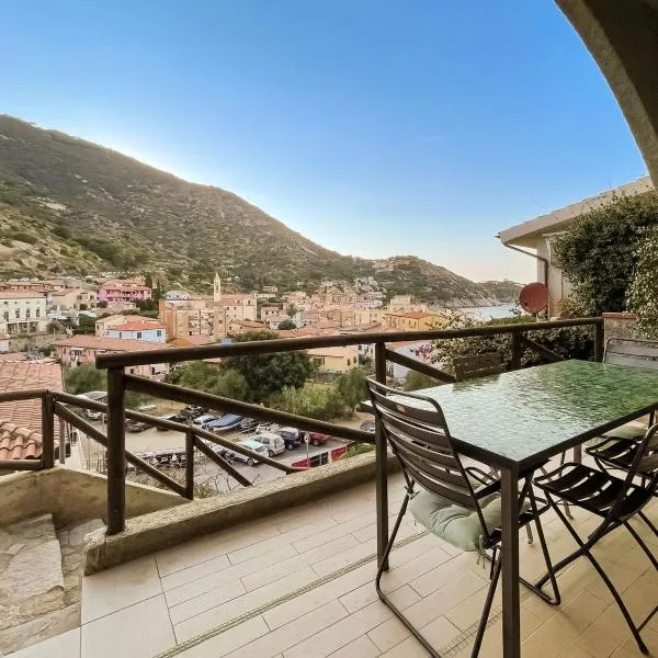 Casa Caretta con terrazza panoramica，位于Giglio Castello的酒店