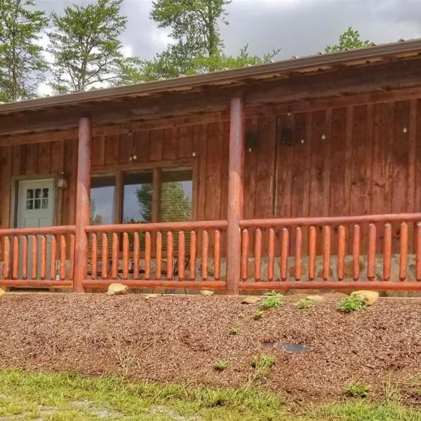 Eula Mae | Ocoee River Area，位于Copperhill的酒店