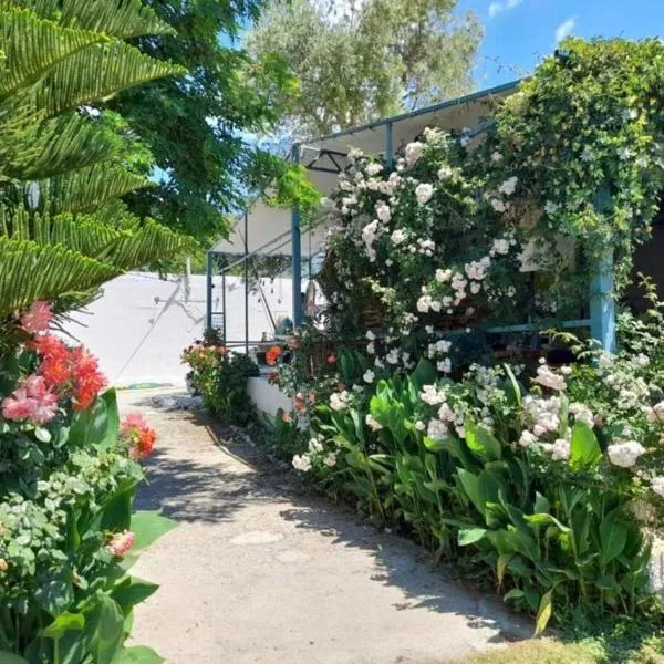 Garden Villa Naza，位于Piqeras的酒店