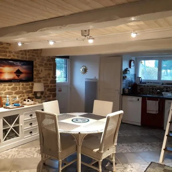 Mellé gîte à la campagne proche du Mont Saint Michel，位于Mellé的酒店