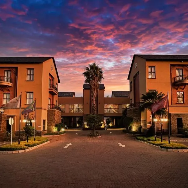 Tayfin Royale Hotel & Restaurant，位于逊邱伦的酒店