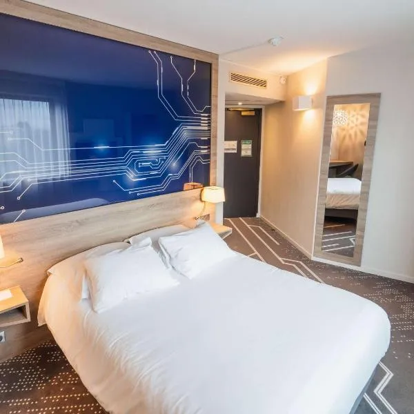 普瓦捷未来影视城美居酒店，位于Saint-Georges-lès-Baillargeaux的酒店