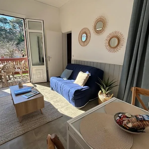 Havre de paix entre mer et verdure, plage à pied，位于阿卡雄的酒店