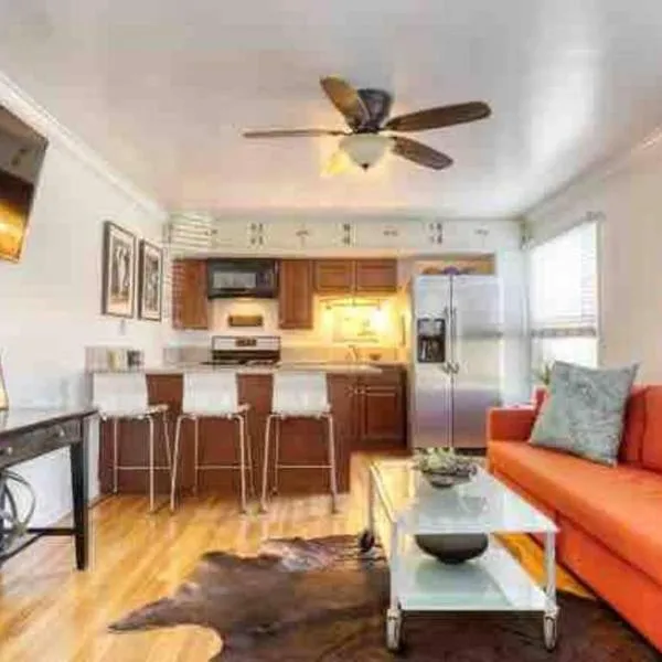 Belmont Shore Beach Bungalow, 2 min walk to town!，位于长滩的酒店