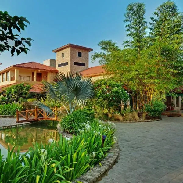 The Fern Gir Forest Resort, Sasan Gir - A Fern Crown Collection Resort，位于萨三吉尔的酒店
