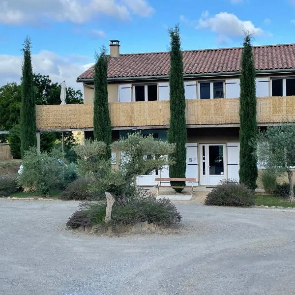 VAL ST GEORGES，位于Saint-Georges-de-Luzençon的酒店