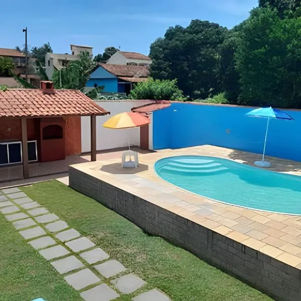 2 QUARTOS a 1km PRAIA do Balneário com PISCINA, garagem 2 VAGAS, wi-fi 450MB, ar-condicionado, churrasqueira e cozinha completa，位于圣佩德罗-达阿尔德亚的酒店