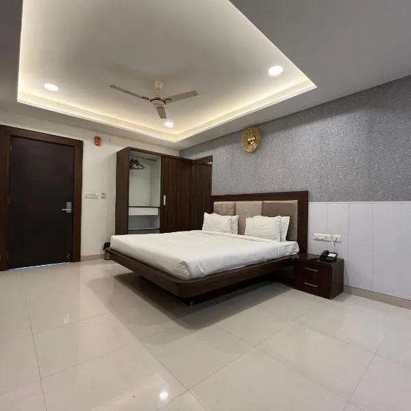 Hotel Shri Radha Nikunj - Opposite Prem Mandir，位于Chhāta的酒店