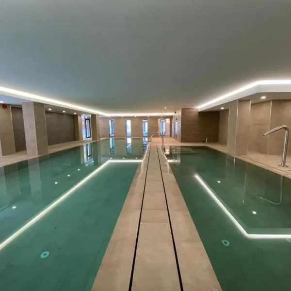 CP Top floor luxury studio with spa and pool，位于直布罗陀的酒店
