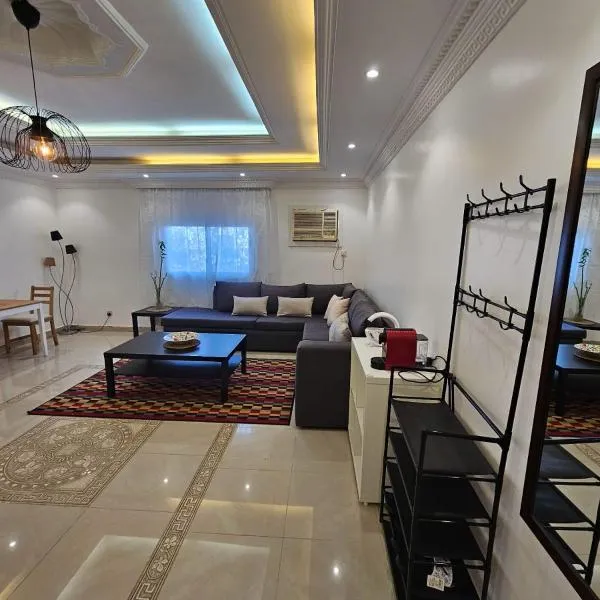 شقة هادئة بمساحة كبيرة بحي التنعيم بمكة المكرمة，位于Ḩaddāʼ的酒店