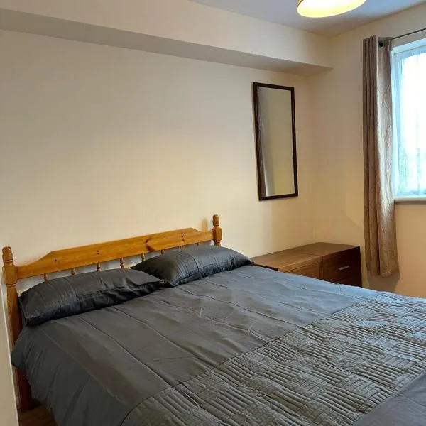 Specious 1 Bed Apartment free wifi and parking，位于Goodmayes的酒店