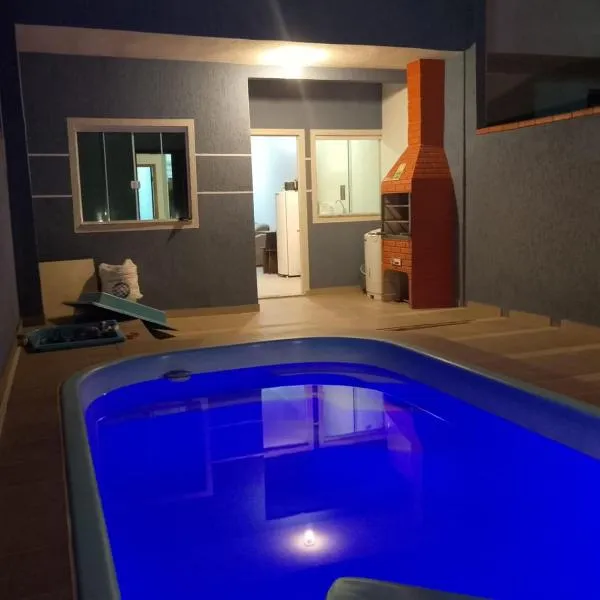 casa na praia com piscina，位于巴尔内阿里东海滩的酒店