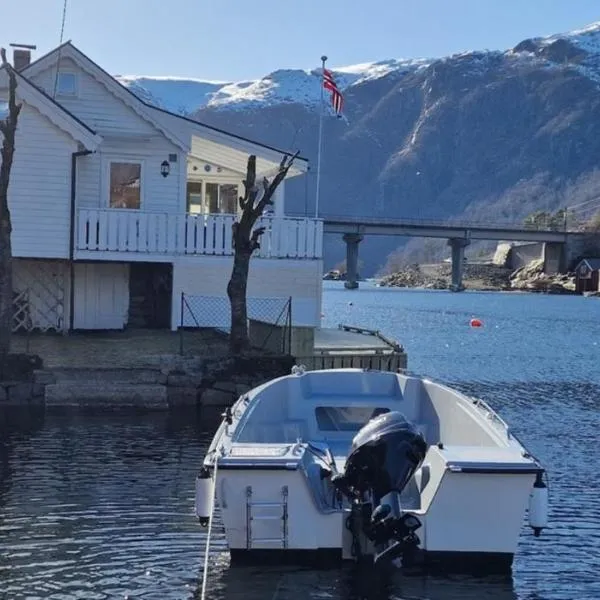 Sjötun Fjord Cabin, with boat，位于Stanghelle的酒店