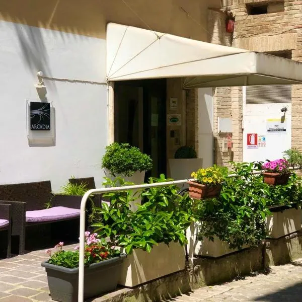 阿卡迪亚酒店，位于Pollenza的酒店