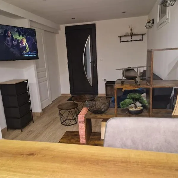 Charming apartment near La Défense, Paris，位于贝宗的酒店