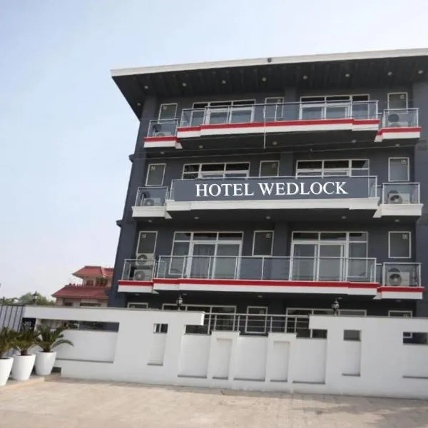 Hotel Wedlock sector 47，位于Bhundsi的酒店