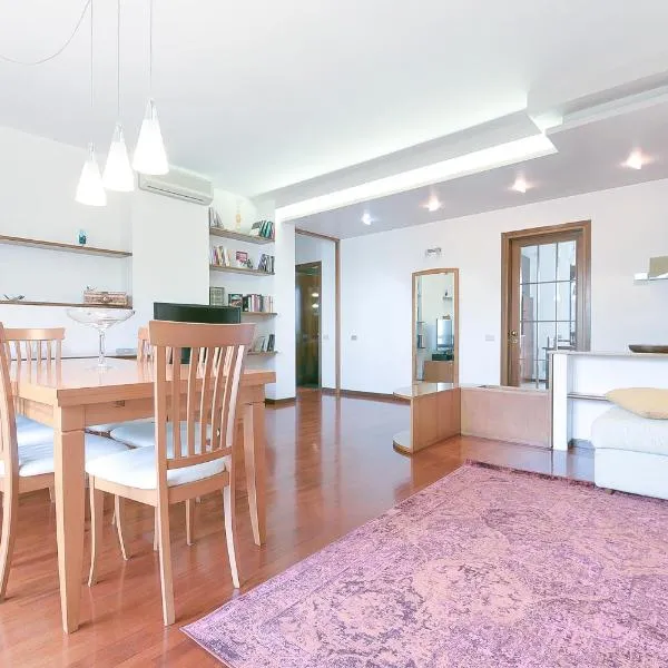 Queen Home Paola，位于法瓦罗威尼托的酒店