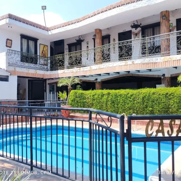 Hotel y Restaurante Casa Medina，位于La Plata的酒店