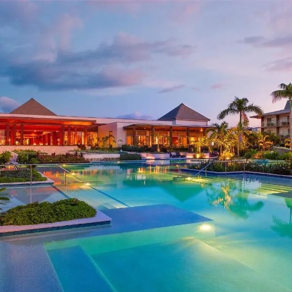 Crowne Plaza Fiji Nadi Bay Resort & Spa, an IHG Hotel，位于丹娜努的酒店