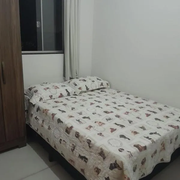 Quarto próximo Av JK，位于帕图斯迪米纳斯的酒店