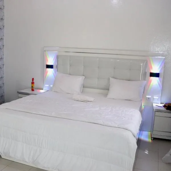 Bel appartement F2 Thies，位于Thiès的酒店