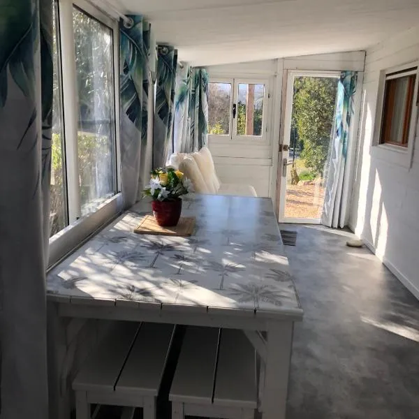 BUNGALOW 60 M2，位于罗克布伦河畔阿尔让的酒店