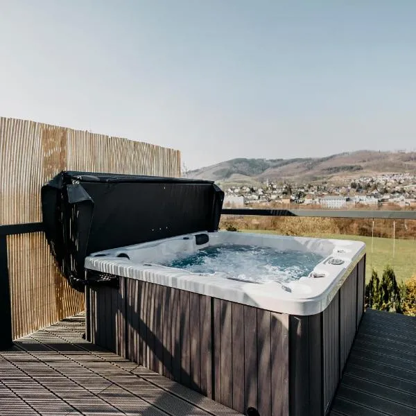Traumwohnung mit Sauna, Whirlpool & wunderschöner Aussicht，位于普莱滕贝格的酒店