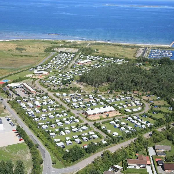腓特烈诺德斯特德野营和别墅酒店，位于腓特烈港的酒店