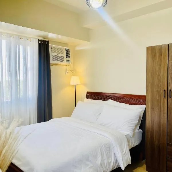 Sunset View 1-BR Unit at Centrio Tower beside Ayala Mall Downtown CDO，位于卡加盐德奥罗的酒店
