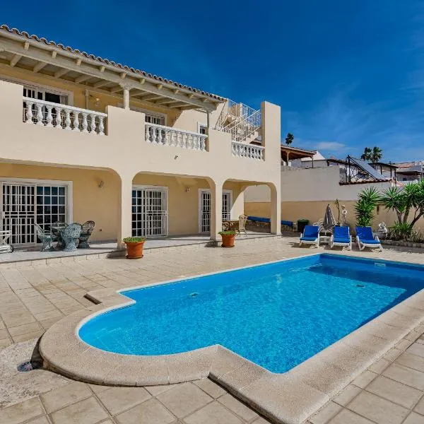Villa El Yuka with heated pool，位于卡亚俄萨尔瓦赫的酒店