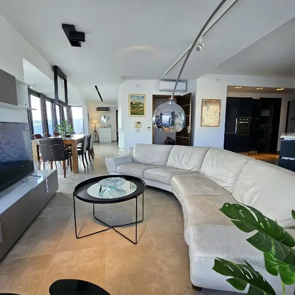 Malta Unique Penthouse Spacious Terrace，位于Mġarr的酒店