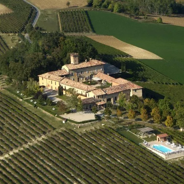 Relais Castello di Razzano，位于Cascine di Pietra的酒店