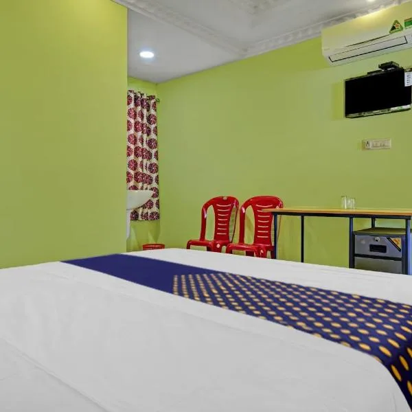 OYO Hotel SS Residency，位于Pattanapuram的酒店