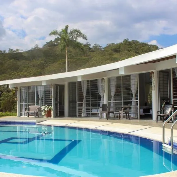 Casa Merak Villa Rural única en contacto con la naturaleza y tranquilidad，位于Oiba的酒店