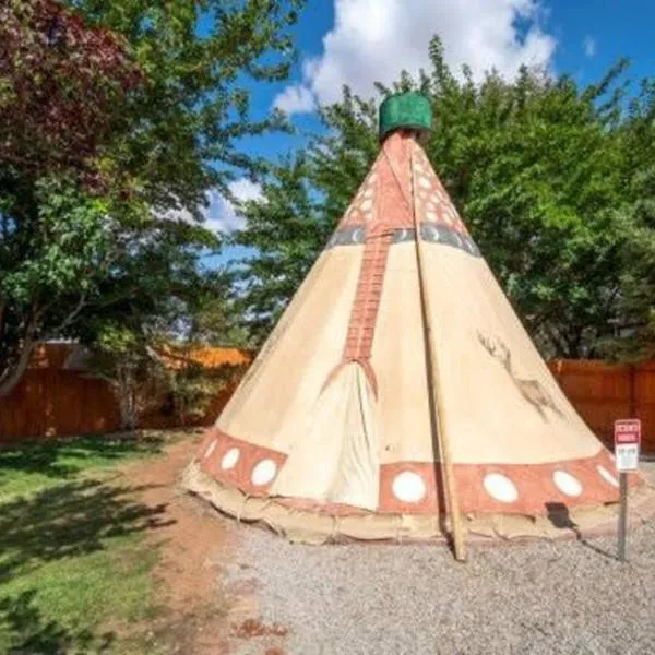 Moab RV Resort Glamping Tipi OKTP-51，位于摩押的酒店