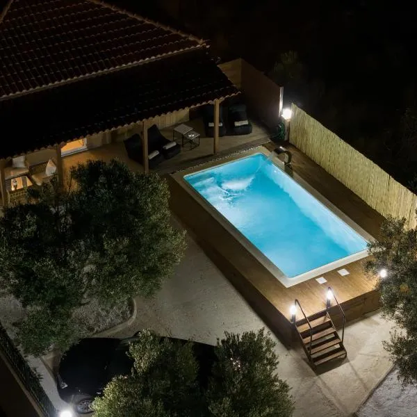 Σπίτι με πισίνα δίπλα στο αεροδρόμιο.，位于斯巴达的酒店
