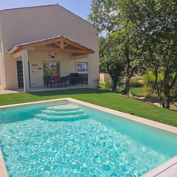 Maison en Provence avec piscine，位于圣蒂勒的酒店