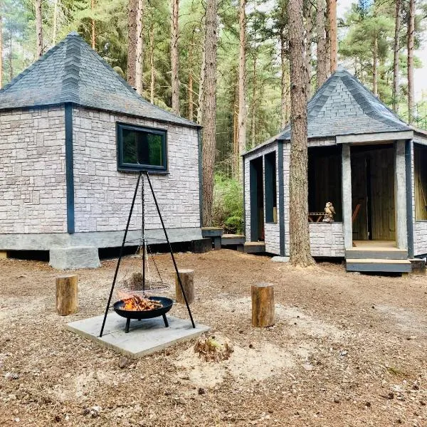 Hagrids Hut - Off grid Cabin - no electricity or running water，位于Munlochy的酒店