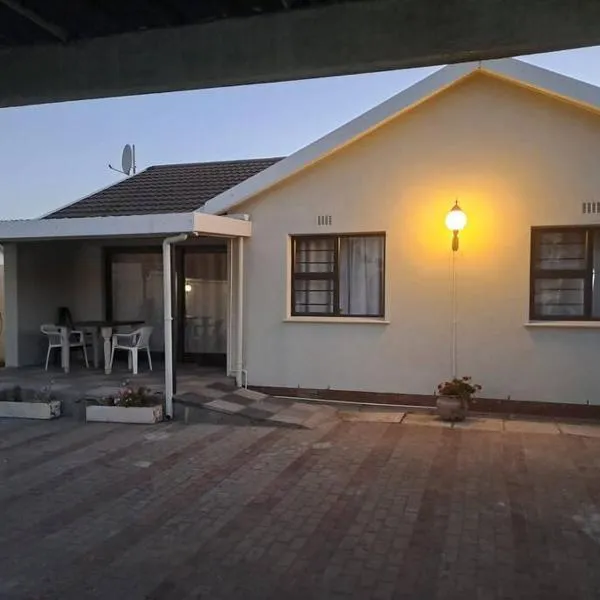 Addai Self Catering Brackenfell Durbanville area，位于德班维尔的酒店