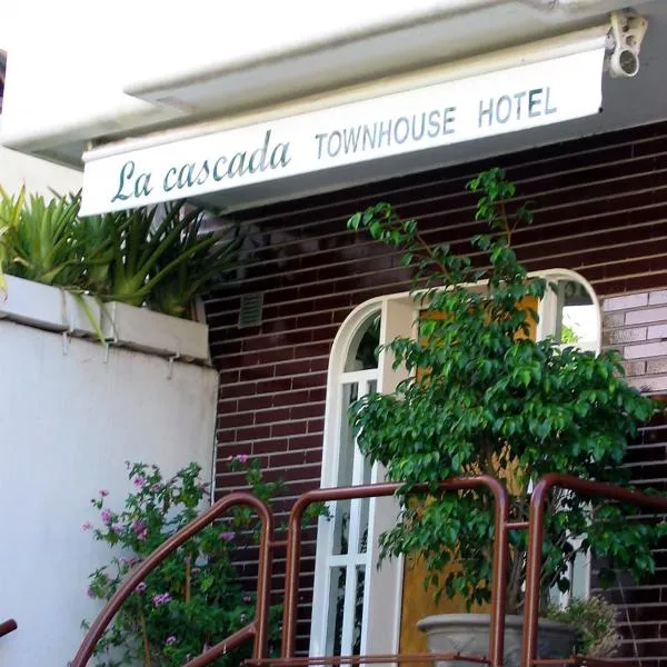 La Cascada Townhouse Hotel，位于Santos Lugares的酒店