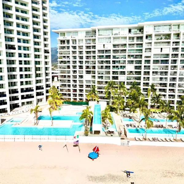 Harbor3008A Spectacular Beachfront Condo by Moikkarentals，位于巴亚尔塔港的酒店