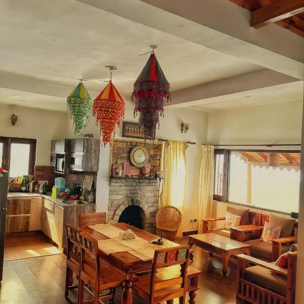 Panorama by Meraki - Entire villa with Himalayan View，位于拉尼凯特的酒店