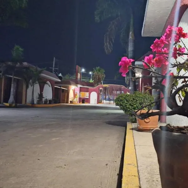 Harrisson Villas & Suites Cuautla，位于Ocuituco Morelos的酒店