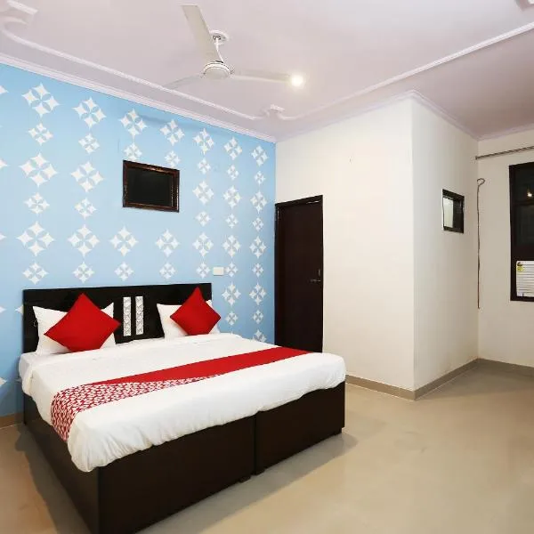 OYO Flagship 44151 Royal Guest House，位于Garhi Harsāru的酒店