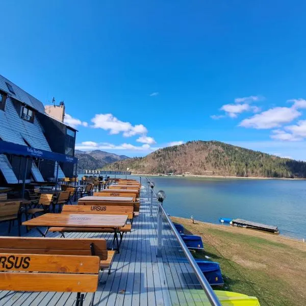Hotel Pescarus Port Bicaz，位于比卡兹的酒店