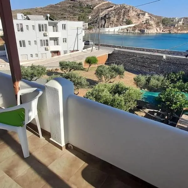 Παραθαλάσσιο εξοχικό σπίτι με θέα τον κόλπο Βάρης，位于瓦里的酒店