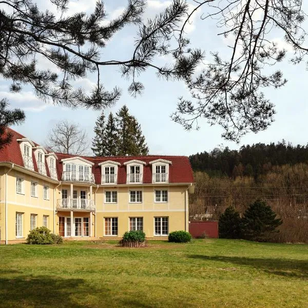 Hotel Adršpach，位于Radvanice的酒店