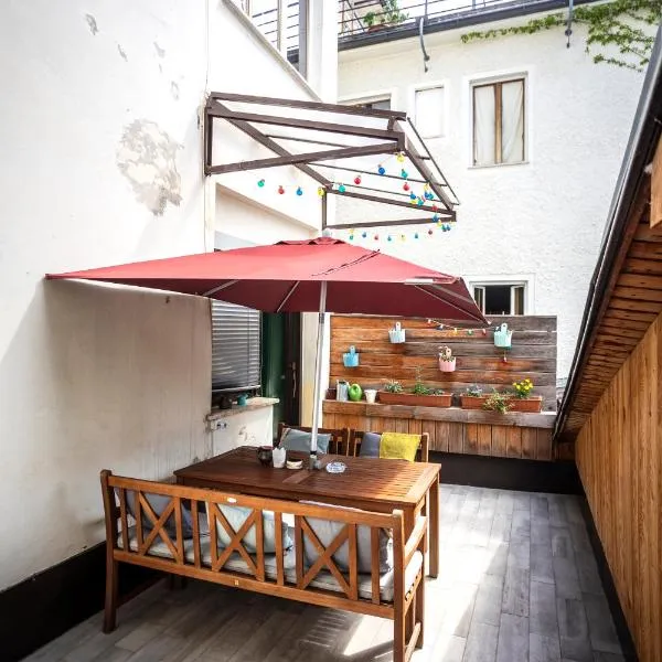 Cozy apartment in heart of Maribor / big terrace，位于马里博尔的酒店