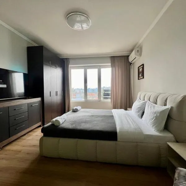 Amazing view central 1 bedroom apartment，位于帕扎尔吉克的酒店