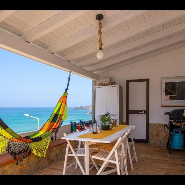 Wake up to the sea in this charming house in Aljezur，位于Aljezur的酒店